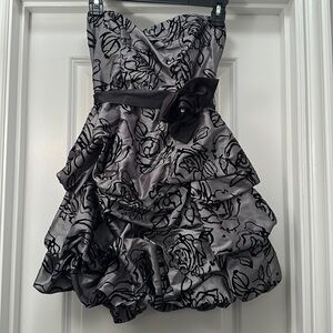 Juniors strapless black‎ and silver/gray dress size 3